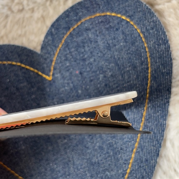 3/$10 Faux Mother of Pearl Hair Clip - Picture 3 of 3